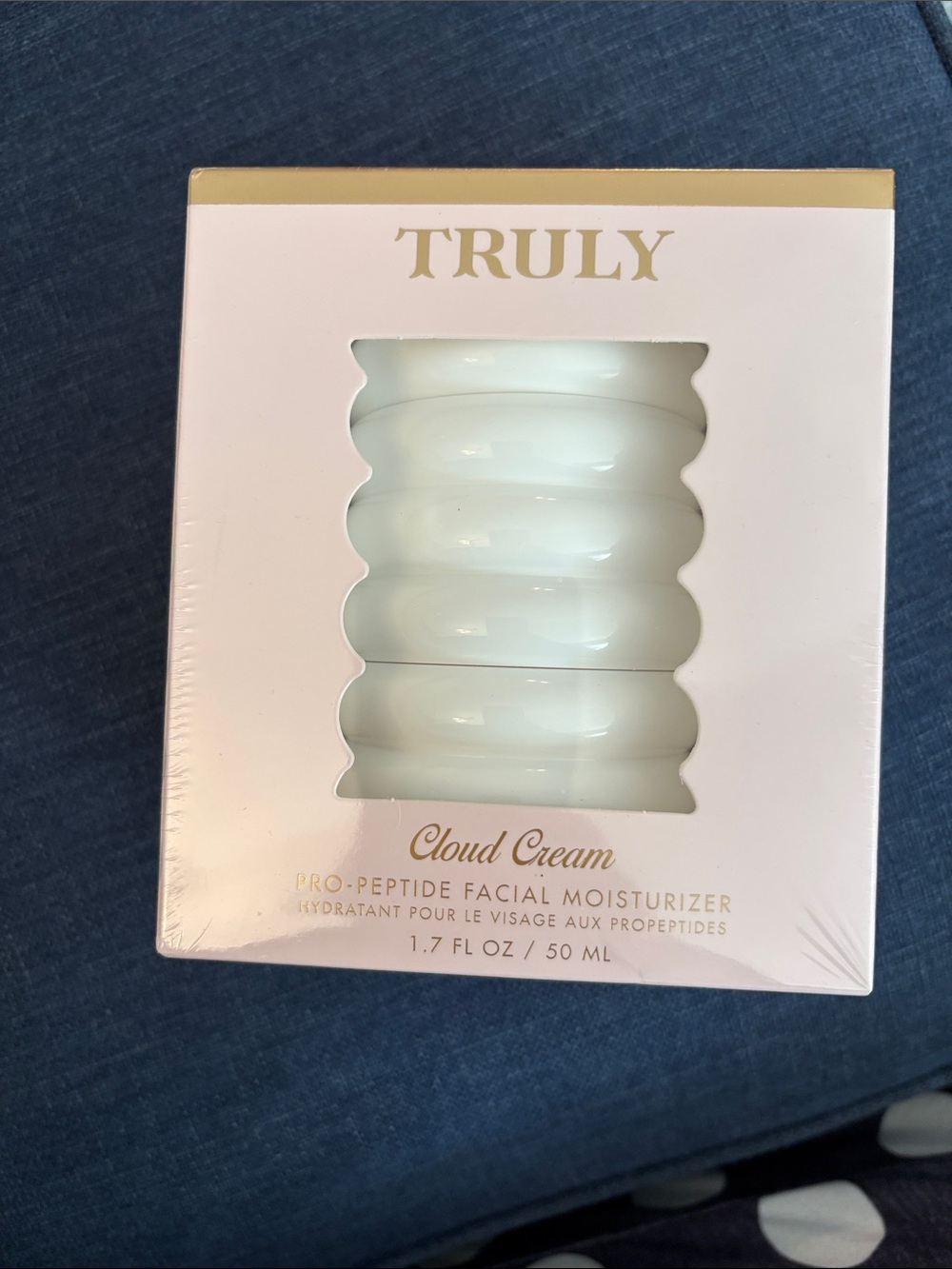TRULY Cloud Cream Pro-Peptide Facial Moisturizer - White and Gold Accents